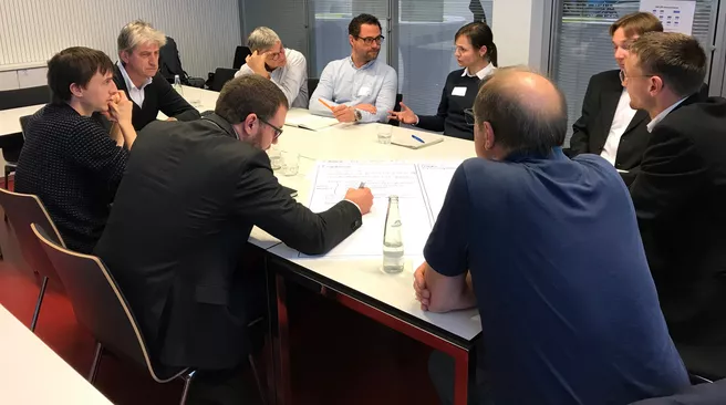 Bild 5: Diskussion der Arbeitsthemen in Klein-gruppen im Rahmen der Workshops - Quelle: Wissenschaftliche Begleitforschung EnergieWendeBauen