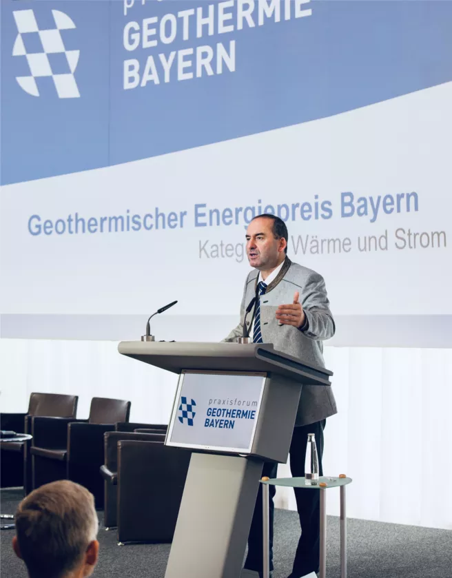 Staatsminister Hubert Aiwanger auf dem Praxisforum Geothermie.Bayern 2019