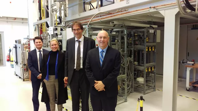 Von rechts nach links: Dr. Chris Fall, Prof. Thomas Hamacher, Dr. Pauline Popp and Troy Hall / Picture Credits: Wieland / TUM Von rechts nach links: Dr. Chris Fall, Prof. Thomas Hamacher, Dr. Pauline Popp and Troy Hall / Picture Credits: Wieland / TUM
