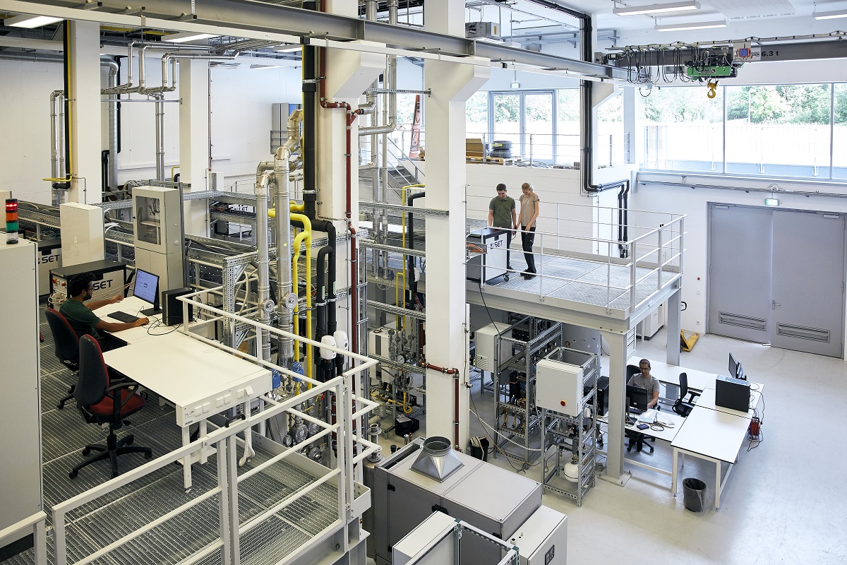 CoSES Microgrid Lab - Main Hall [Stefan Hobmaier / TUM]